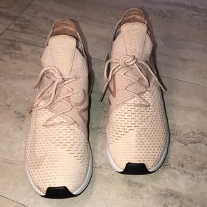 Nike women’s AIR MAX 270